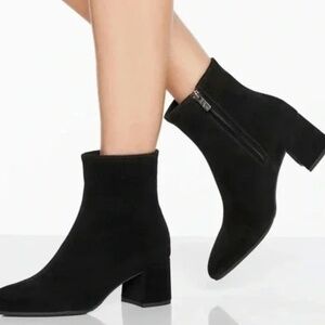 La Canadienne Darling Waterproof Bootie (Women) BLACK SUEDE, Size 6 M
